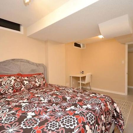 Riz Khan Peaceful Mississauga Home ภายนอก รูปภาพ