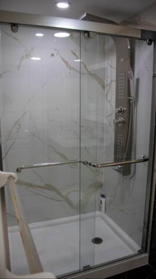 Riz Khan Peaceful Mississauga Home ภายนอก รูปภาพ