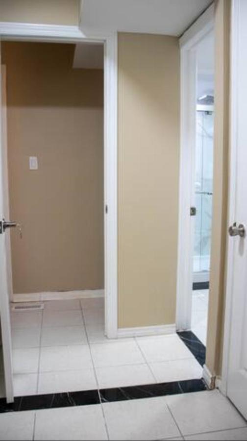 Riz Khan Peaceful Mississauga Home ภายนอก รูปภาพ