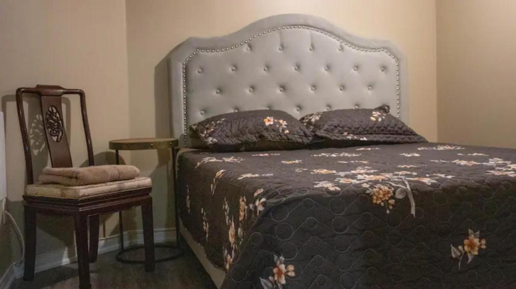 Riz Khan Peaceful Mississauga Home ภายนอก รูปภาพ