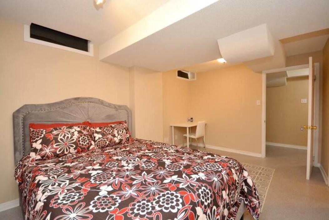 Riz Khan Peaceful Mississauga Home ภายนอก รูปภาพ