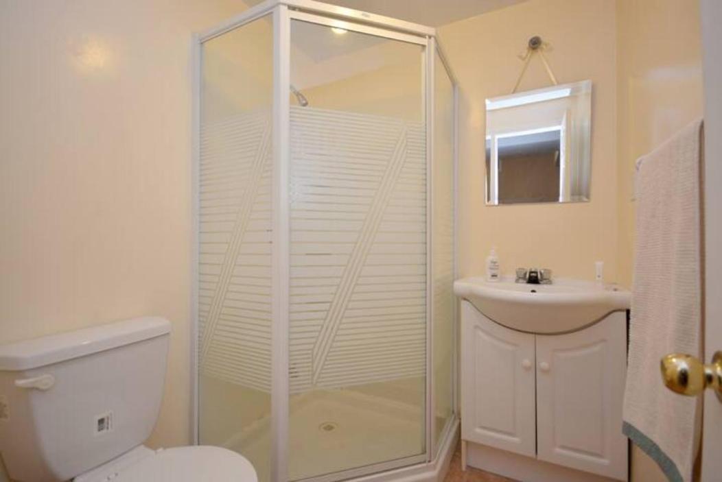 Riz Khan Peaceful Mississauga Home ภายนอก รูปภาพ
